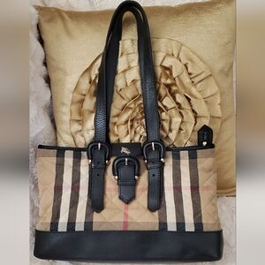 Authentic Classic Burberry House Check Shoulder Bag in Beige and Black